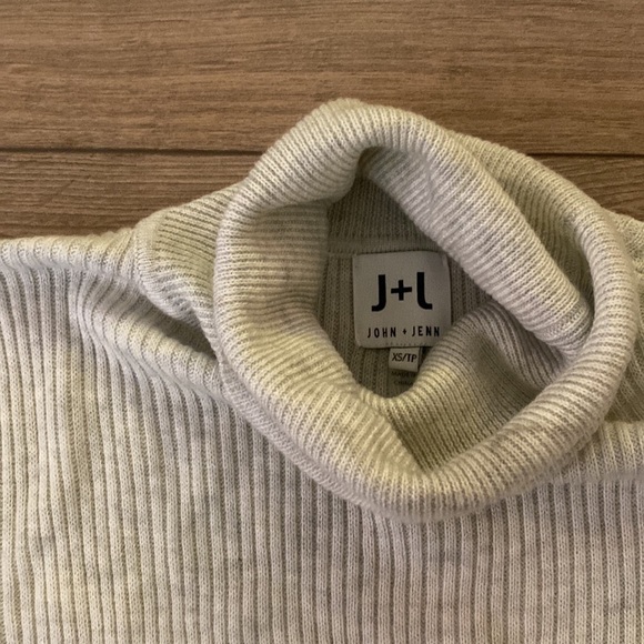 John + Jenn Gray Turtleneck Side Tied Ribbed Sweater size XS - Picture 2 of 5